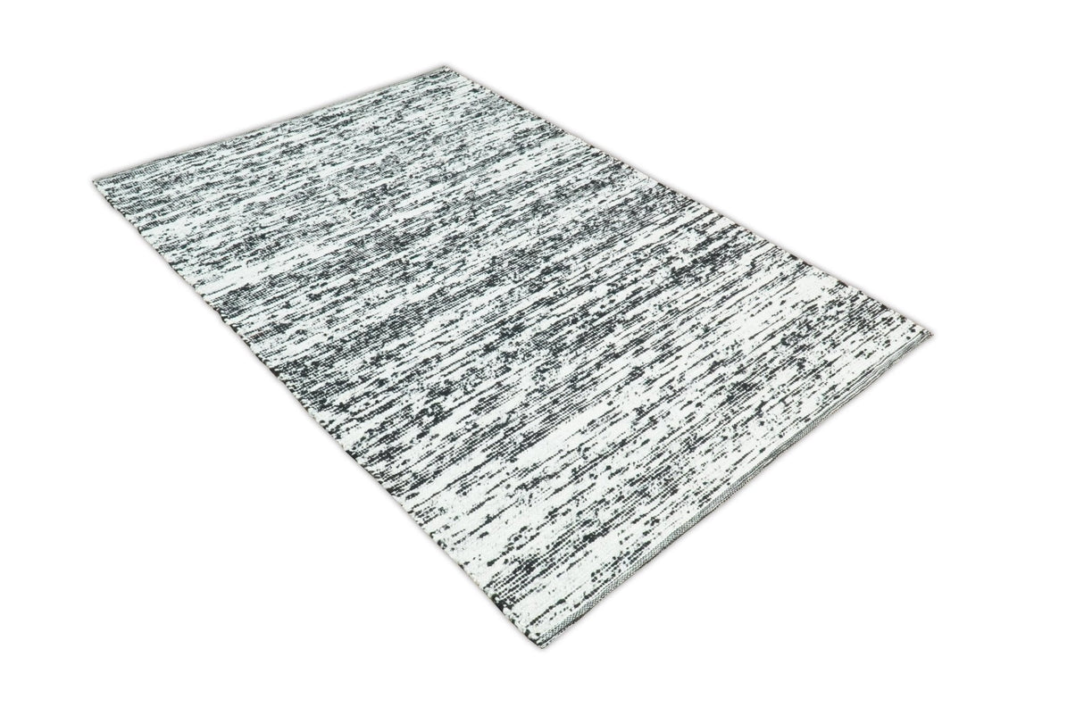 5x8 Hand Made Woolen Chunky and Soft Black and Ivory Area Rug | BER1