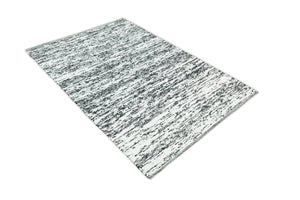5x8 Hand Made Woolen Chunky and Soft Black and Ivory Area Rug | BER1