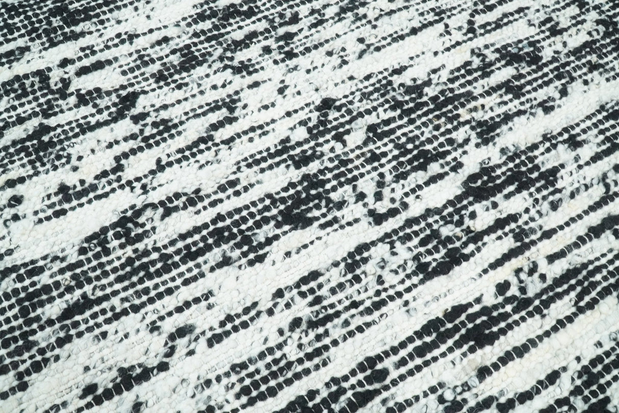 5x8 Hand Made Woolen Chunky and Soft Black and Ivory Area Rug | BER1