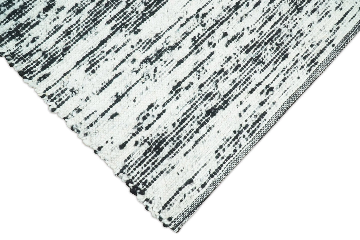 5x8 Hand Made Woolen Chunky and Soft Black and Ivory Area Rug | BER1