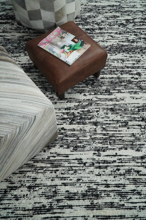 5x8 Hand Made Woolen Chunky and Soft Black and Ivory Area Rug | BER1