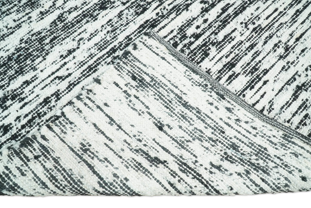 5x8 Hand Made Woolen Chunky and Soft Black and Ivory Area Rug | BER1