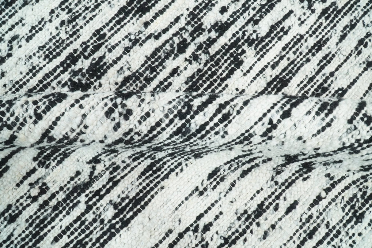 5x8 Hand Made Woolen Chunky and Soft Black and Ivory Area Rug | BER1