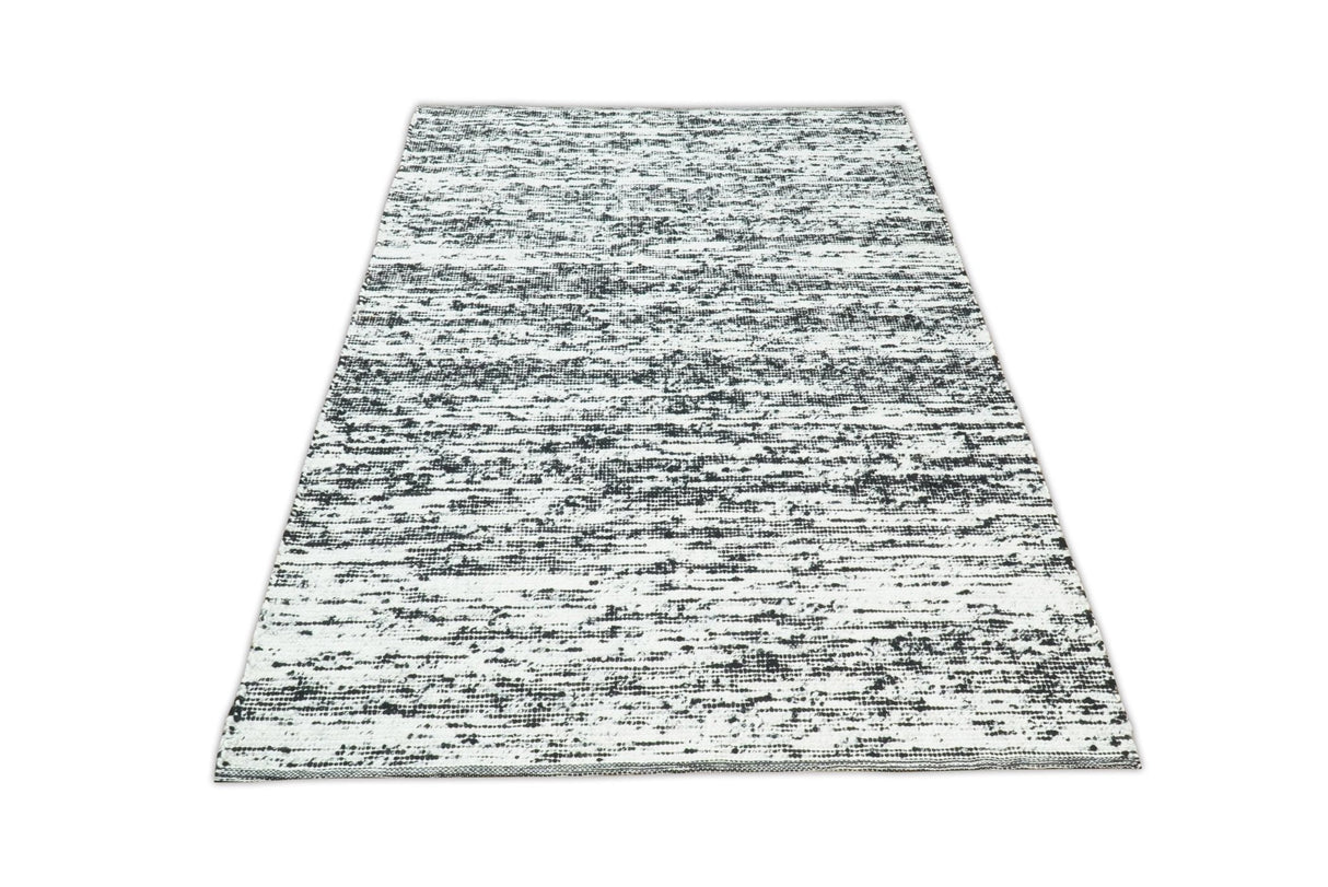5x8 Hand Made Woolen Chunky and Soft Black and Ivory Area Rug | BER1