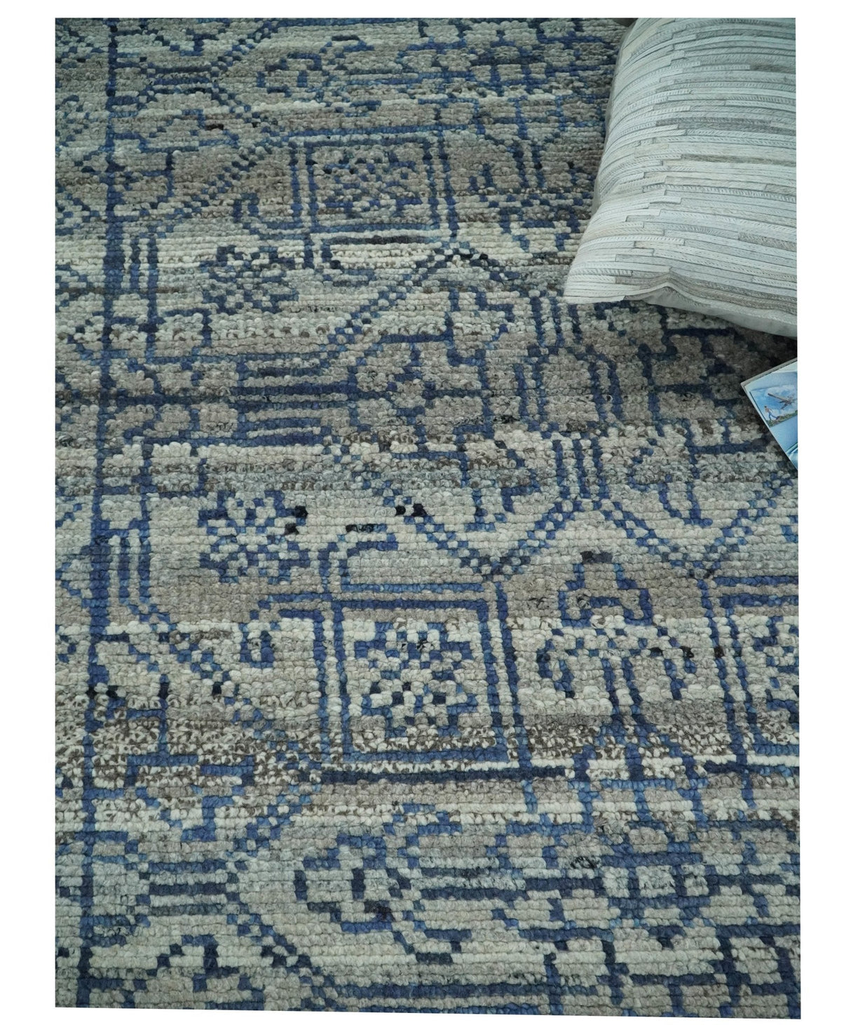 8x10 Silver, Gray and Blue Traditional Persian Minimal Area Rug | TRD43580810