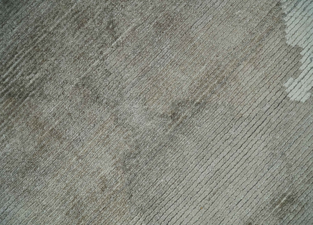 8x10 Silver and Gray Ikat design Handmade Art Silk Area Rug