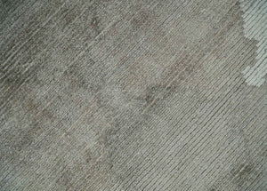 8x10 Silver and Gray Ikat design Handmade Art Silk Area Rug