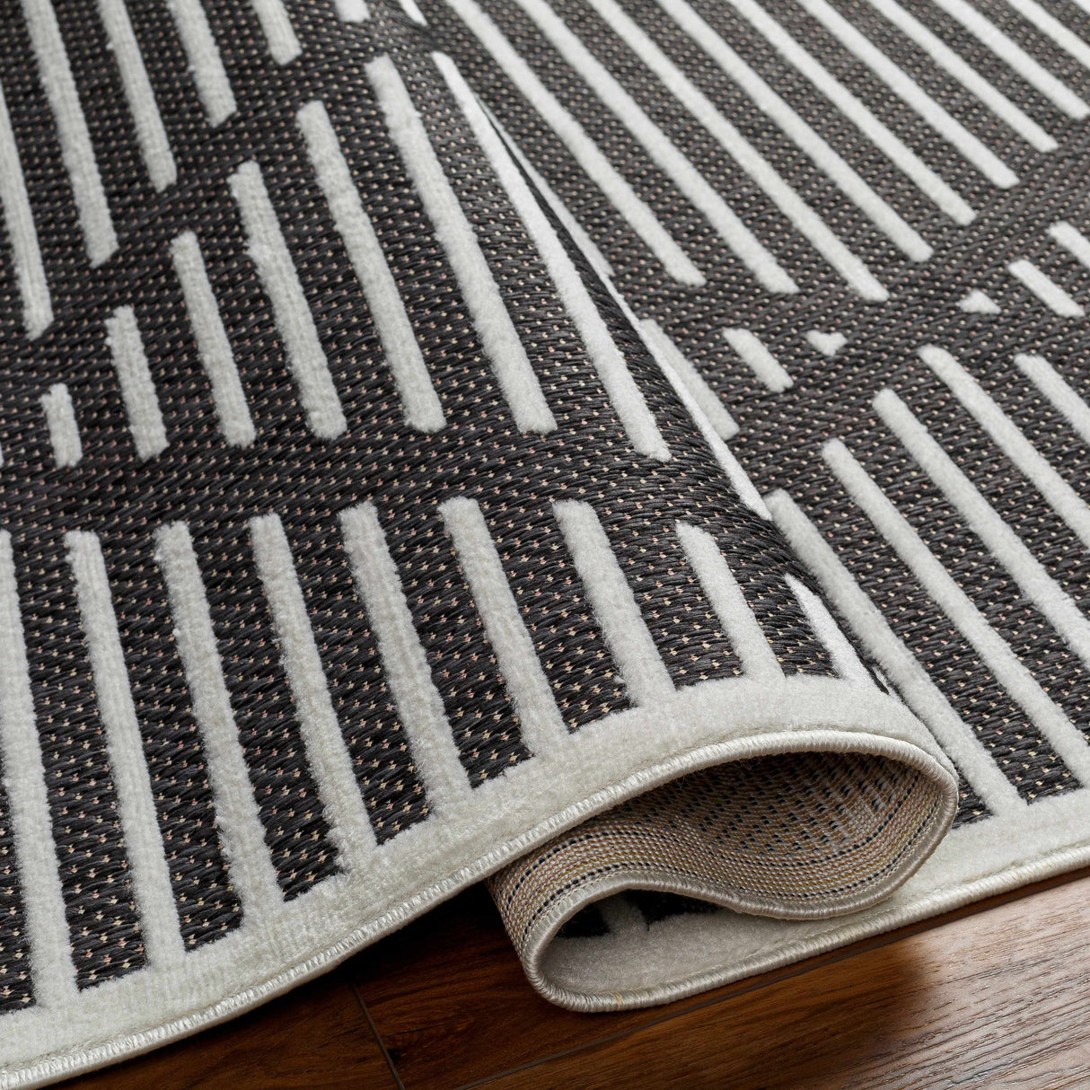 Anah Black Durable Rug