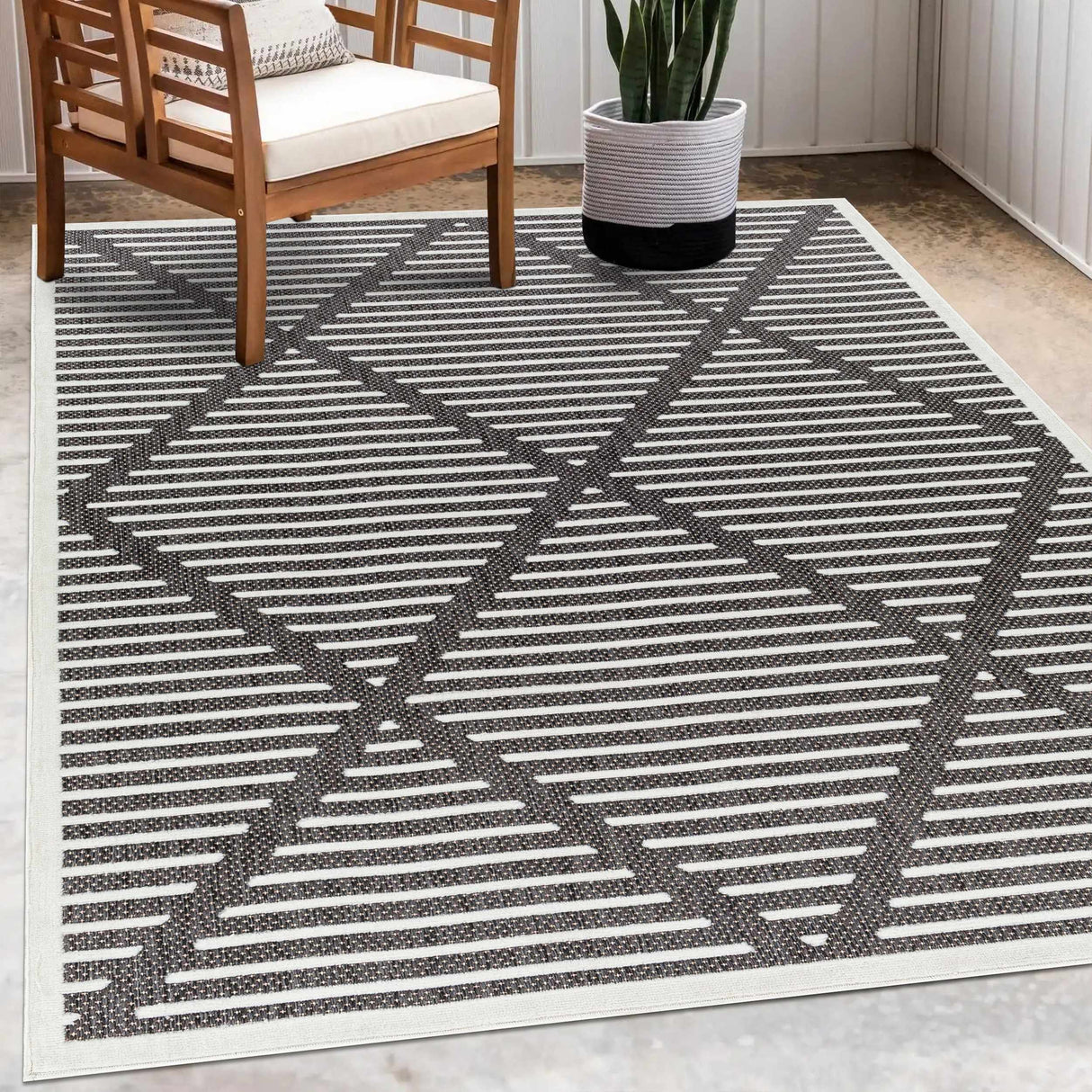Anah Black Durable Rug