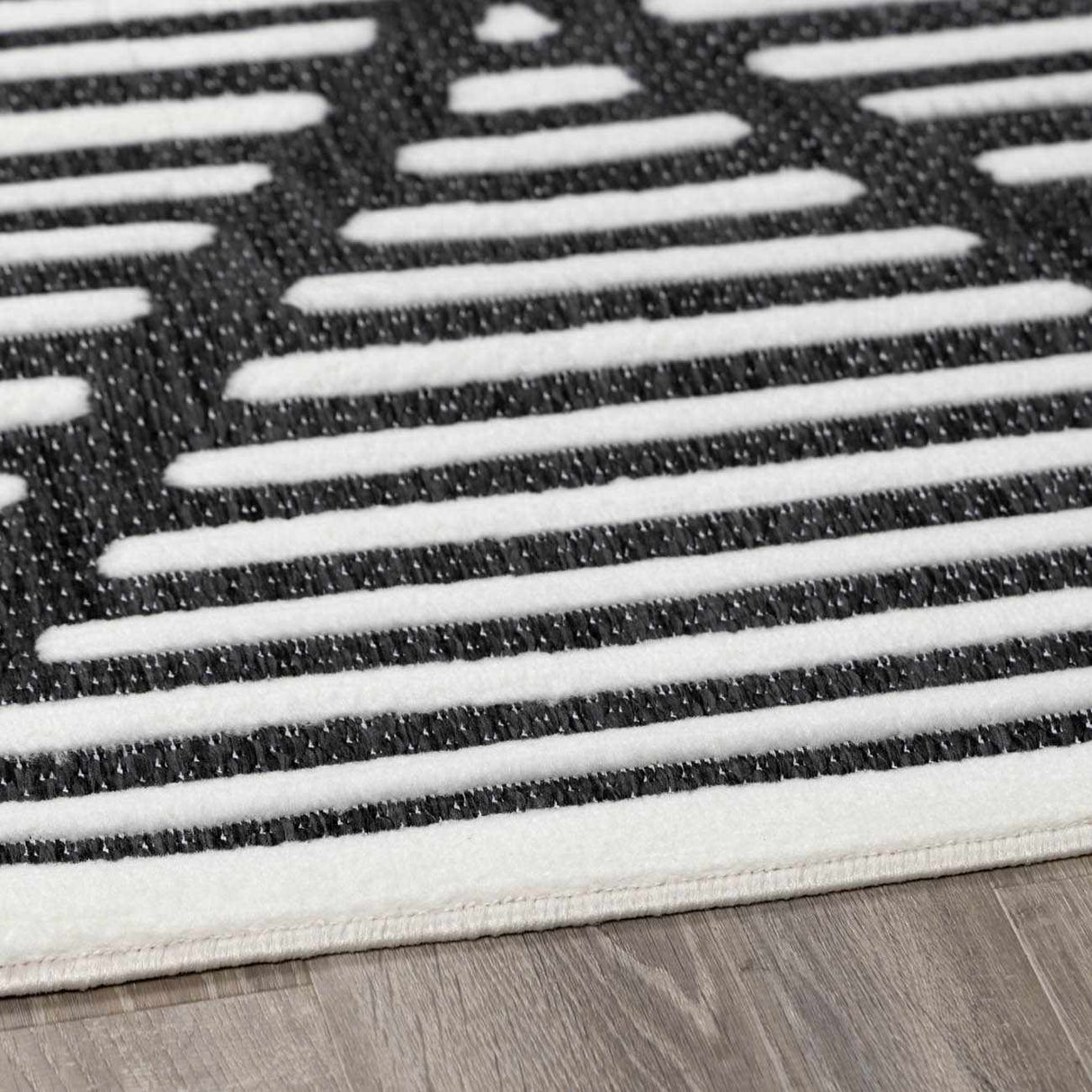 Anah Black Durable Rug