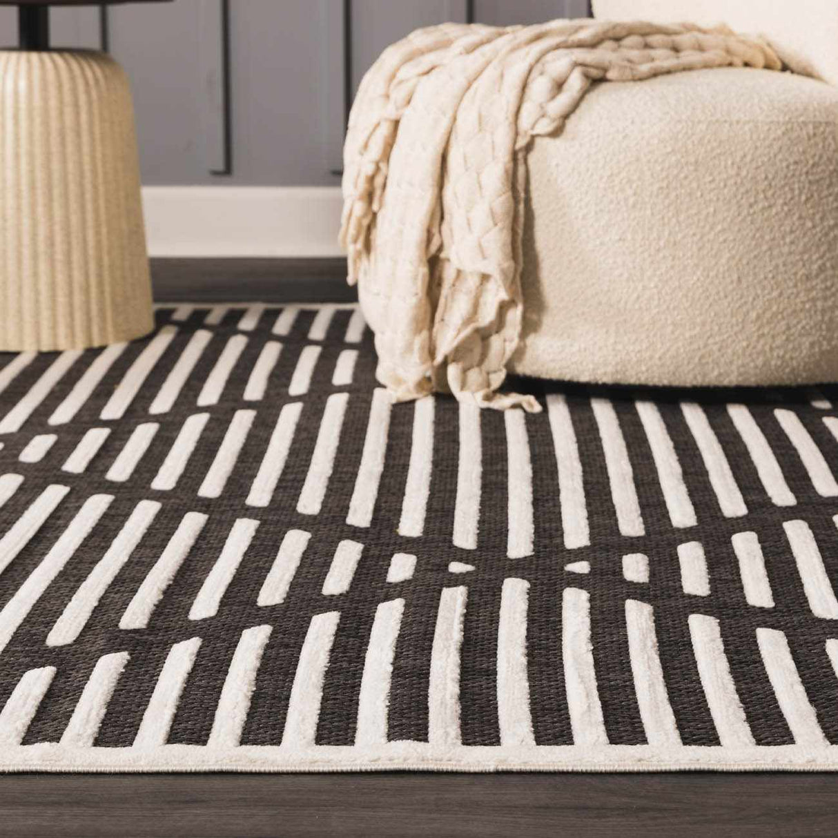 Anah Black Durable Rug
