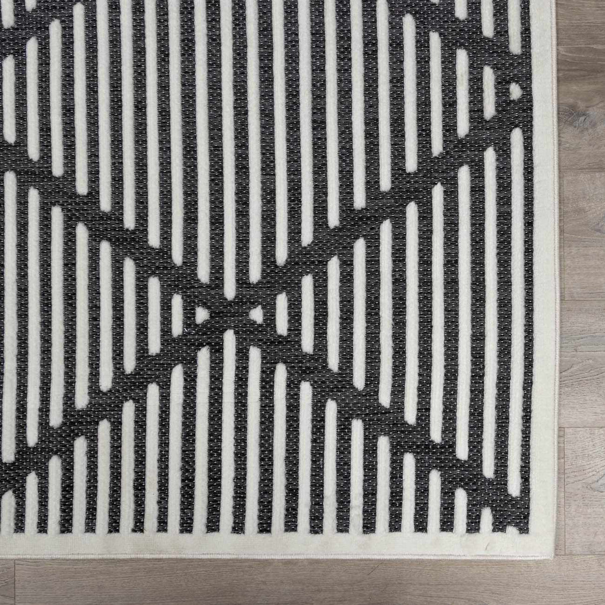 Anah Black Durable Rug