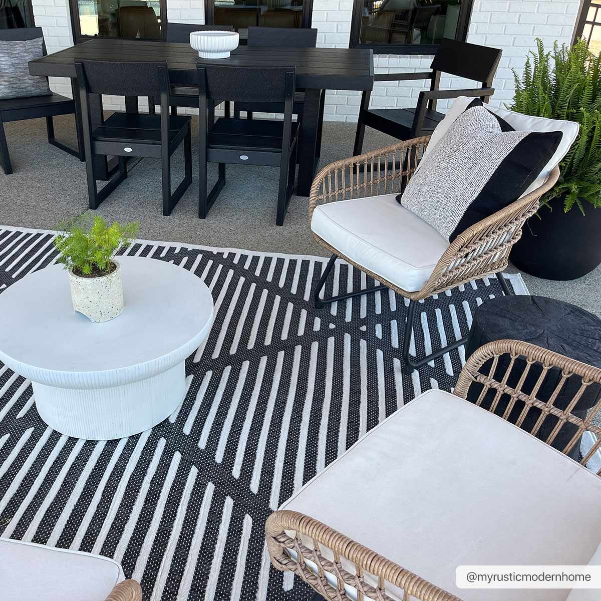 Anah Black Durable Rug