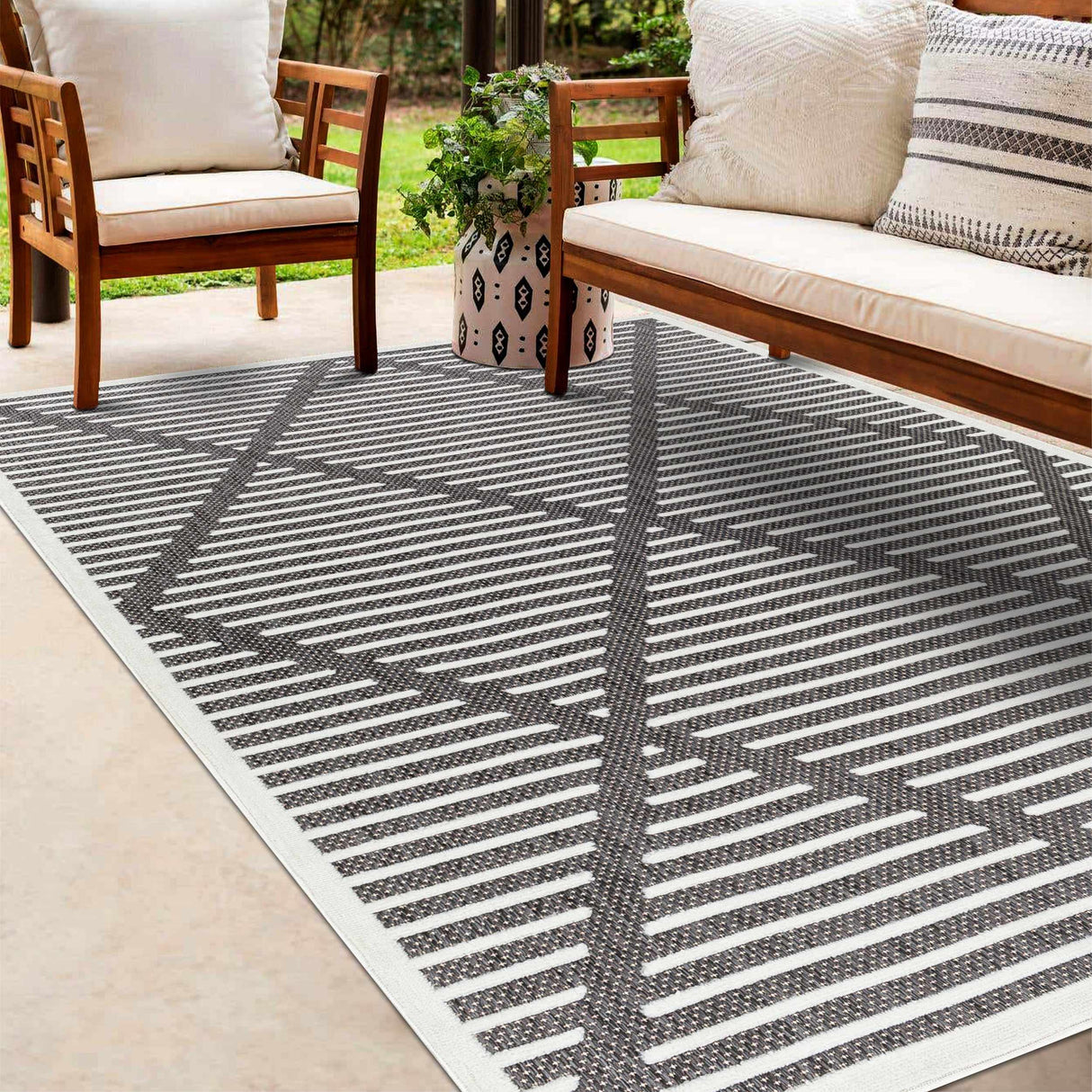 Anah Black Durable Rug