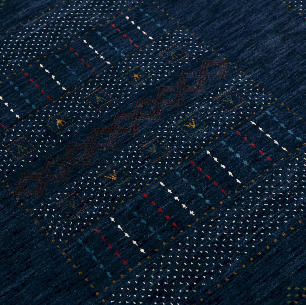 Blue And White Center Pattern Design Hand Loomed Wool Area Rug