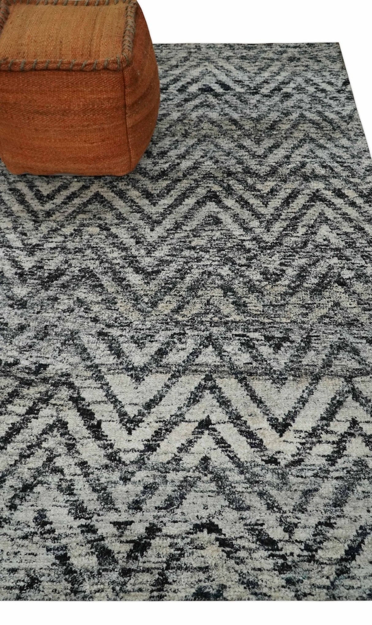 Chevron Silver and Black Shaded Scandinavian 5x8 Bamboo Silk Flatwoven Area Rug | HL36