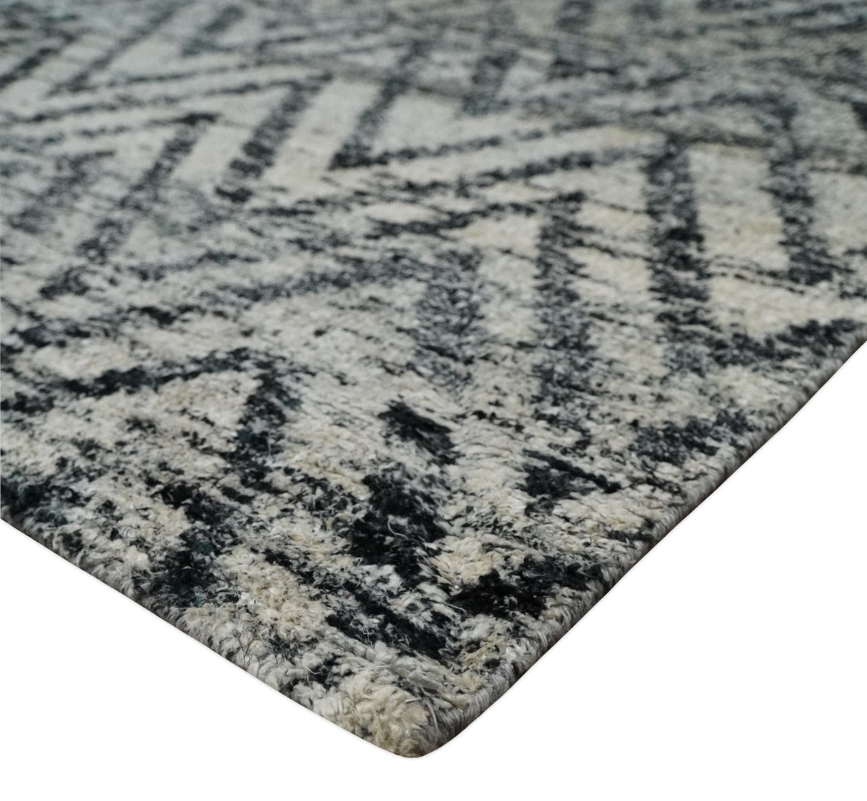 Chevron Silver and Black Shaded Scandinavian 5x8 Bamboo Silk Flatwoven Area Rug | HL36