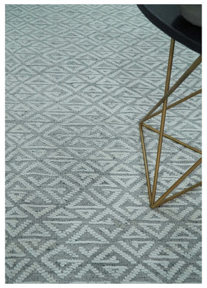 Contemporary 8x10 carved pattern Ivory and Gray hand knotted wool rug
