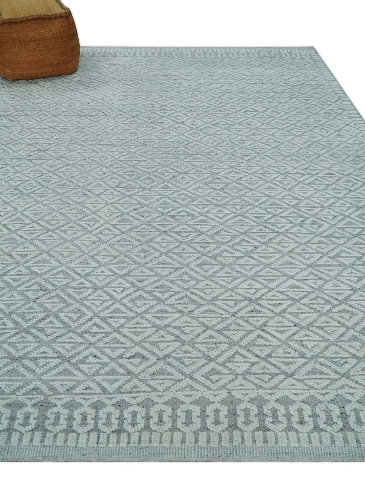 Contemporary 8x10 carved pattern Ivory and Gray hand knotted wool rug