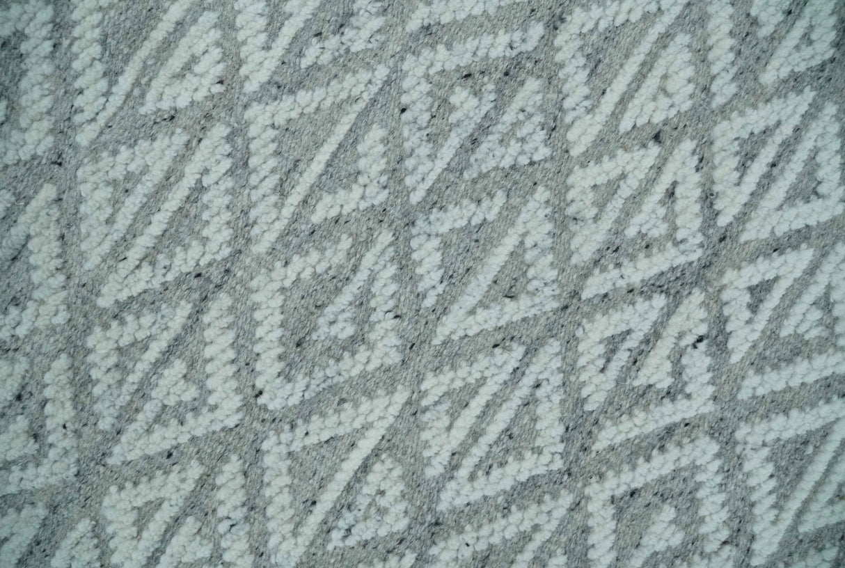 Contemporary 8x10 carved pattern Ivory and Gray hand knotted wool rug