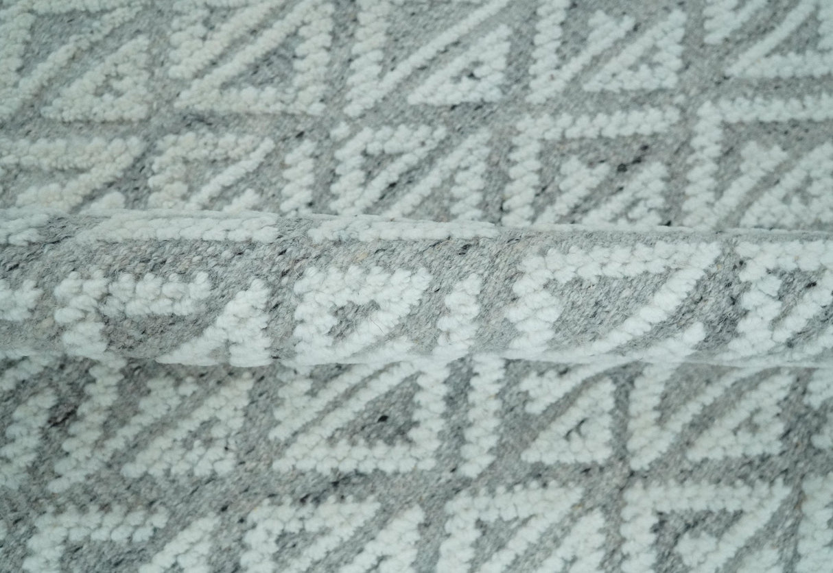 Contemporary 8x10 carved pattern Ivory and Gray hand knotted wool rug