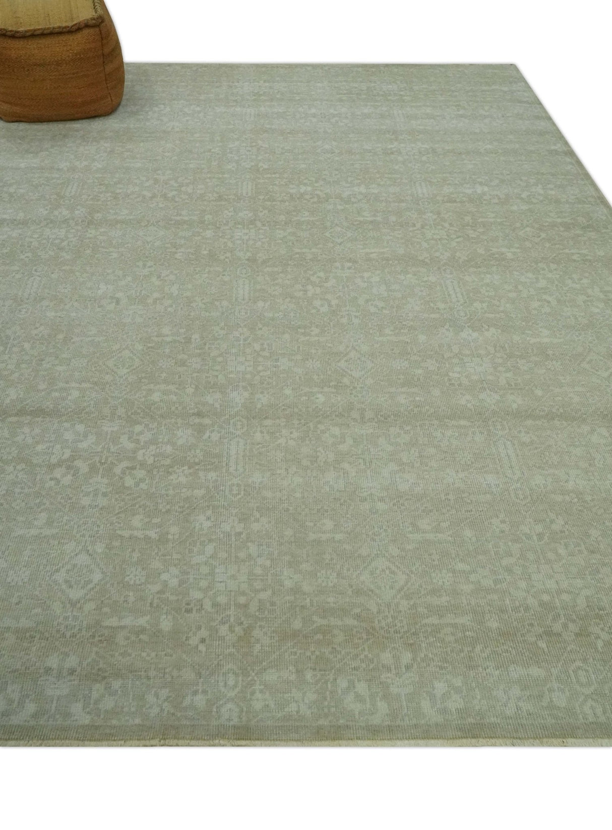 Fine Antique Design Ivory and light Olive Traditional Hand Knotted 8x10 wool area Rug