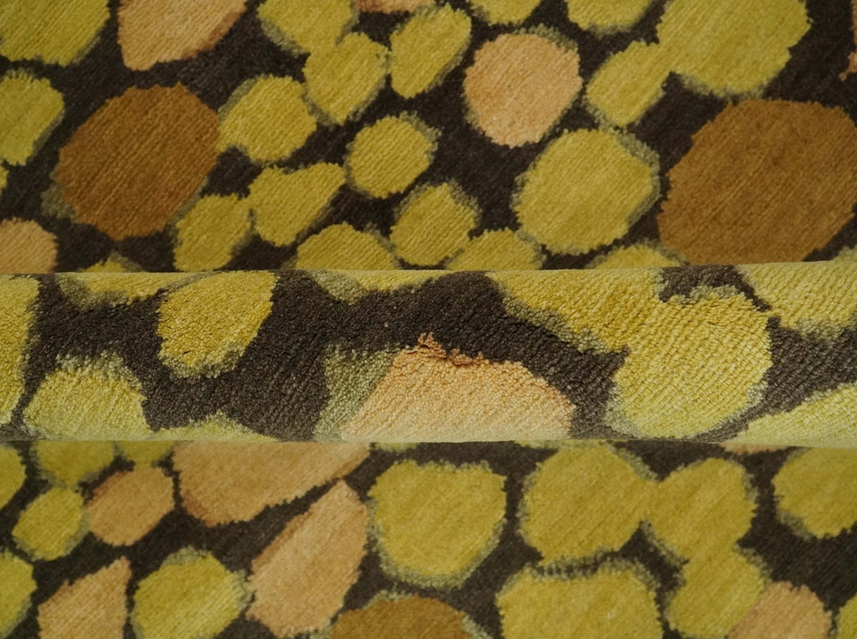 Gold and charcoal Dot 5.6x7 Hand loom wool and art silk Area Rug