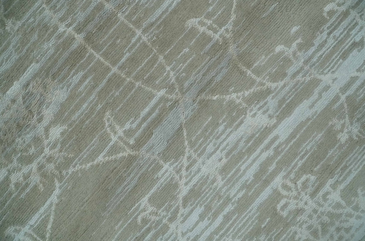 Gray and Silver Ikat Design 6x9 Hand knotted Wool and Viscose Area Rug