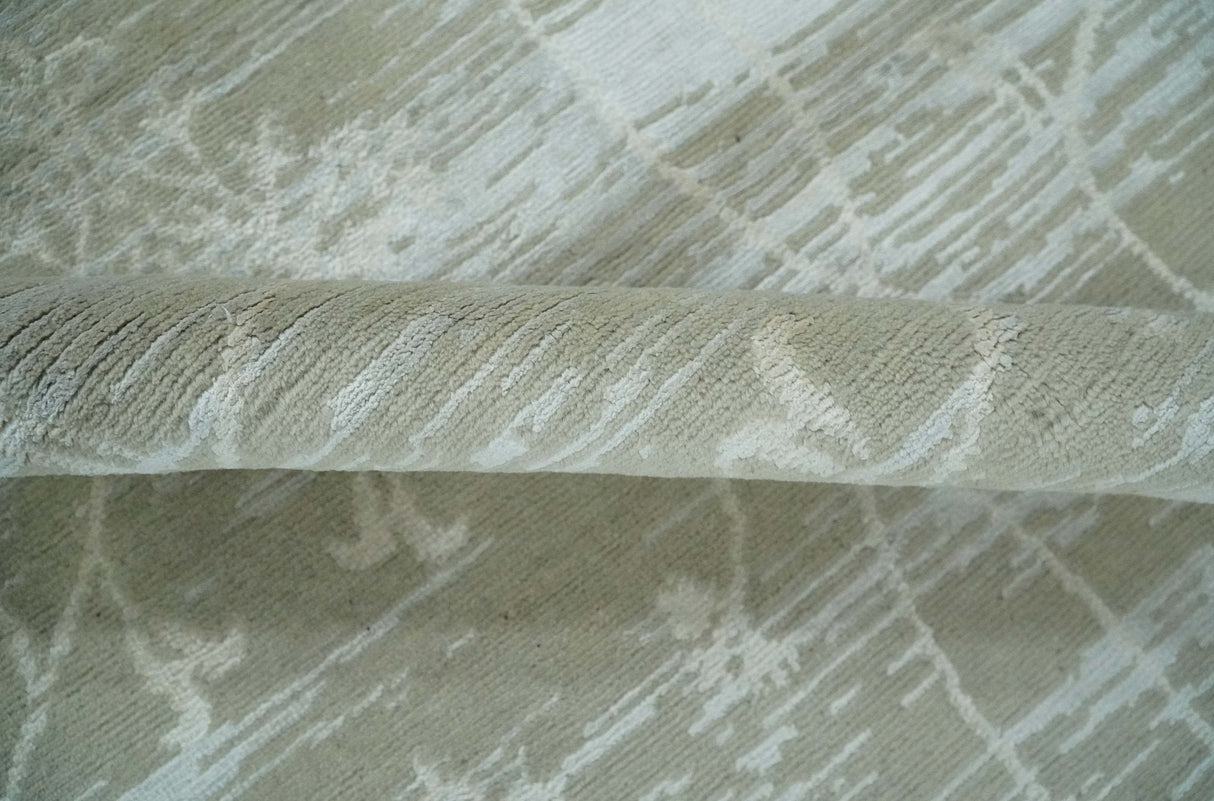 Gray and Silver Ikat Design 6x9 Hand knotted Wool and Viscose Area Rug