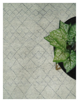 Hand Knotted Silver and Gray 9x12 Trellis Moroccan Rug Made with Fine Wool | TRDCP638912