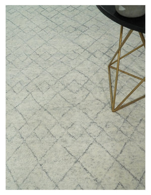 Hand Knotted Silver and Gray 9x12 Trellis Moroccan Rug Made with Fine Wool | TRDCP638912