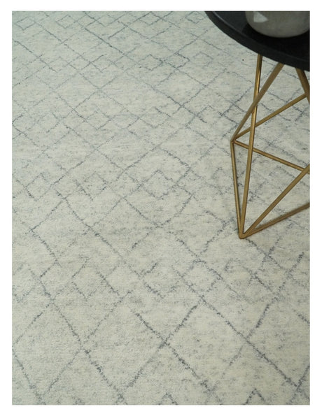 Hand Knotted Silver and Gray 9x12 Trellis Moroccan Rug Made with Fine Wool | TRDCP638912