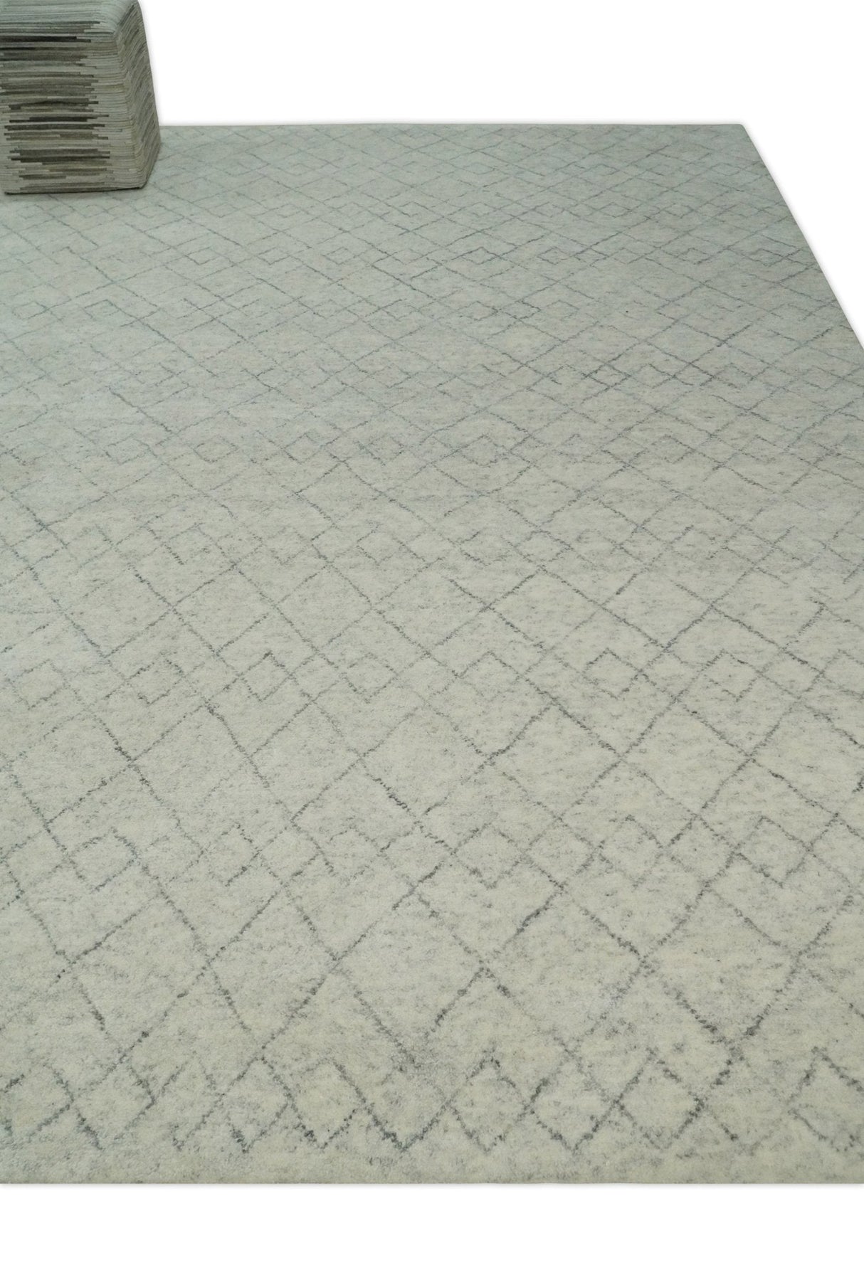 Hand Knotted Silver and Gray 9x12 Trellis Moroccan Rug Made with Fine Wool | TRDCP638912