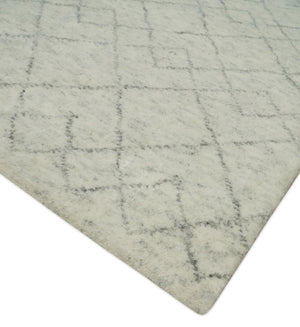 Hand Knotted Silver and Gray 9x12 Trellis Moroccan Rug Made with Fine Wool | TRDCP638912