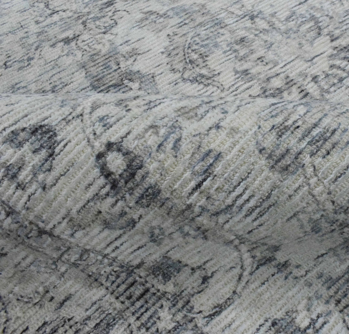 Hand Woven Wool and Art Silk Transitional Silver and Gray Rug