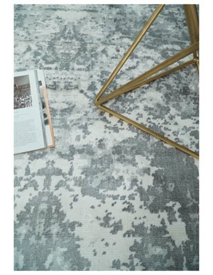 Handmade 7.10x9.9 Abstract Ivory and Gray Blended Wool and Bamboo Silk Area Rug