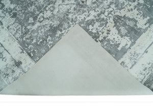 Handmade 7.10x9.9 Abstract Ivory and Gray Blended Wool and Bamboo Silk Area Rug