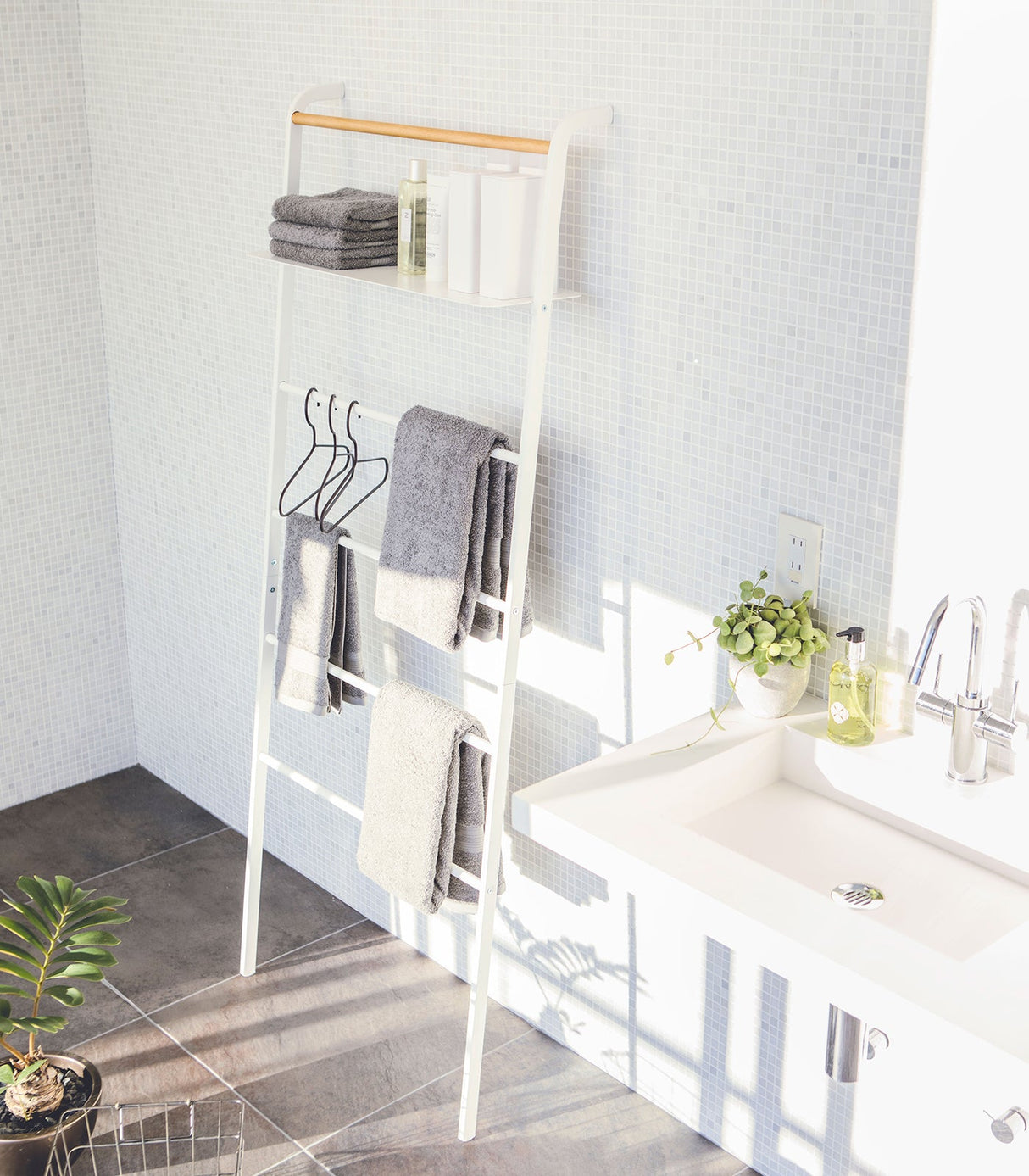 Leaning Storage Ladder (63" H) - Steel