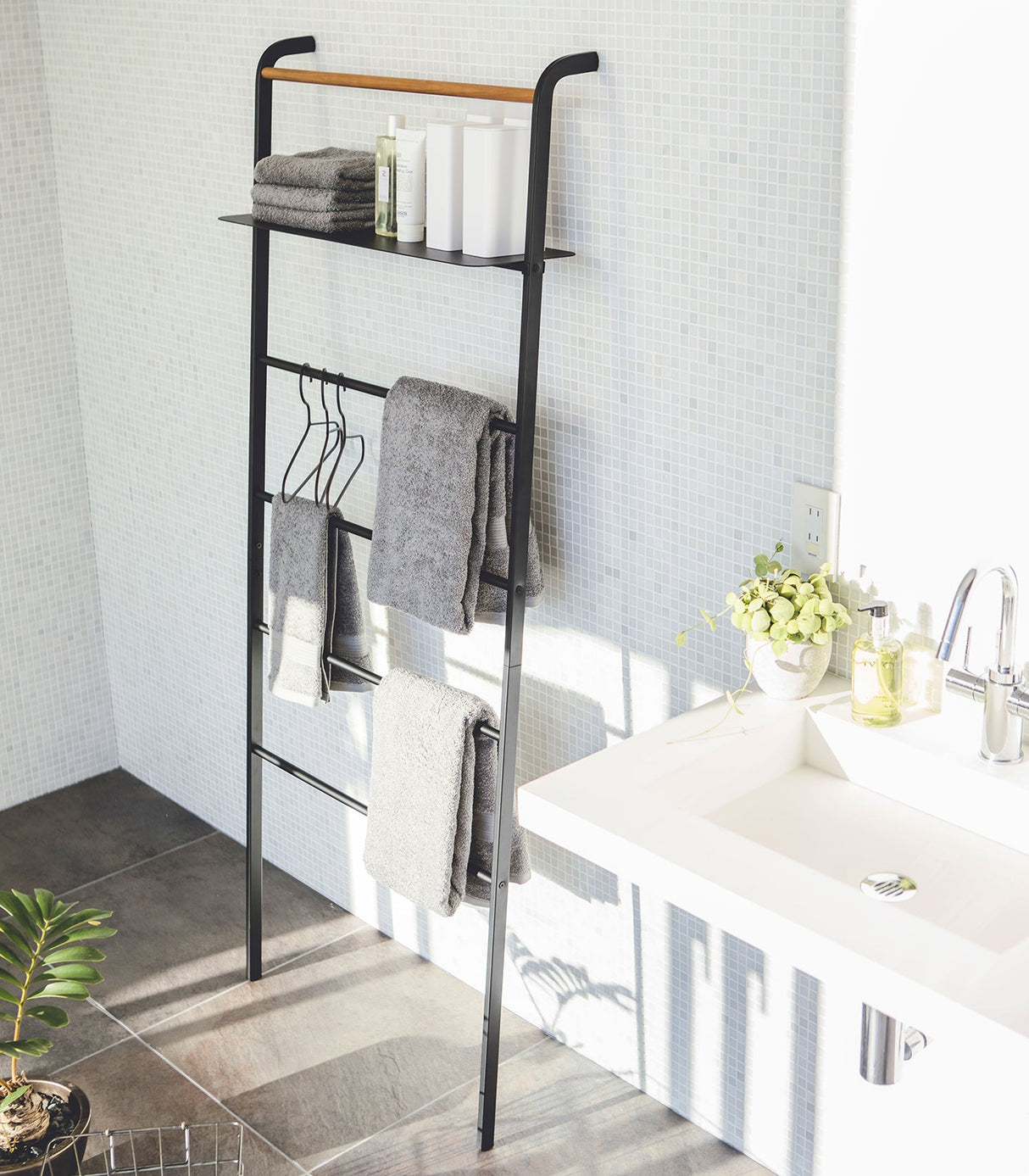 Leaning Storage Ladder (63" H) - Steel