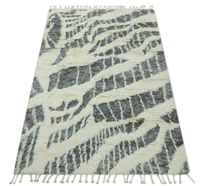 Modern Abstract 5x8 Ivory and Charcoal Texture Moroccan Style Plush Pile wool Rug