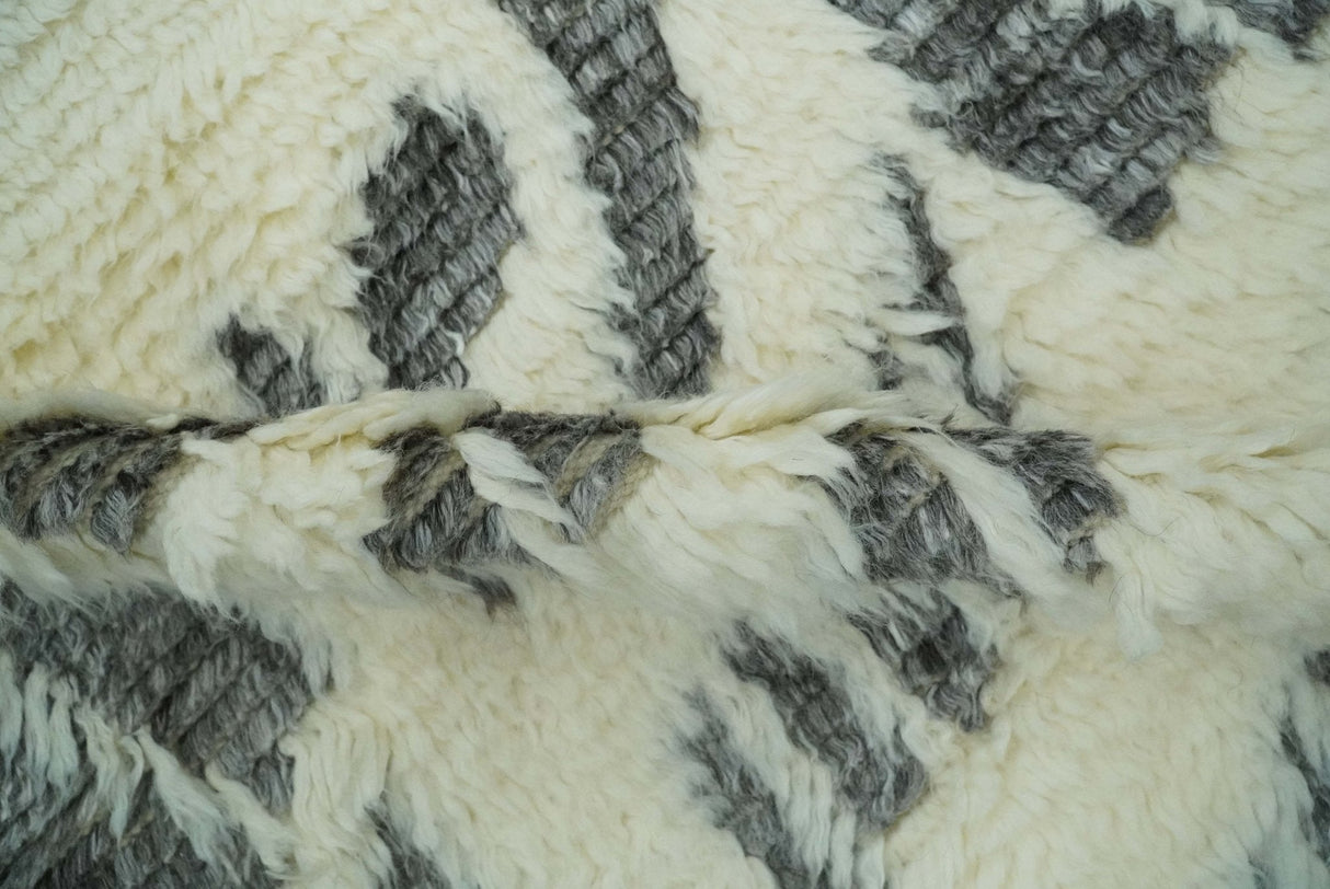 Modern Abstract 5x8 Ivory and Charcoal Texture Moroccan Style Plush Pile wool Rug