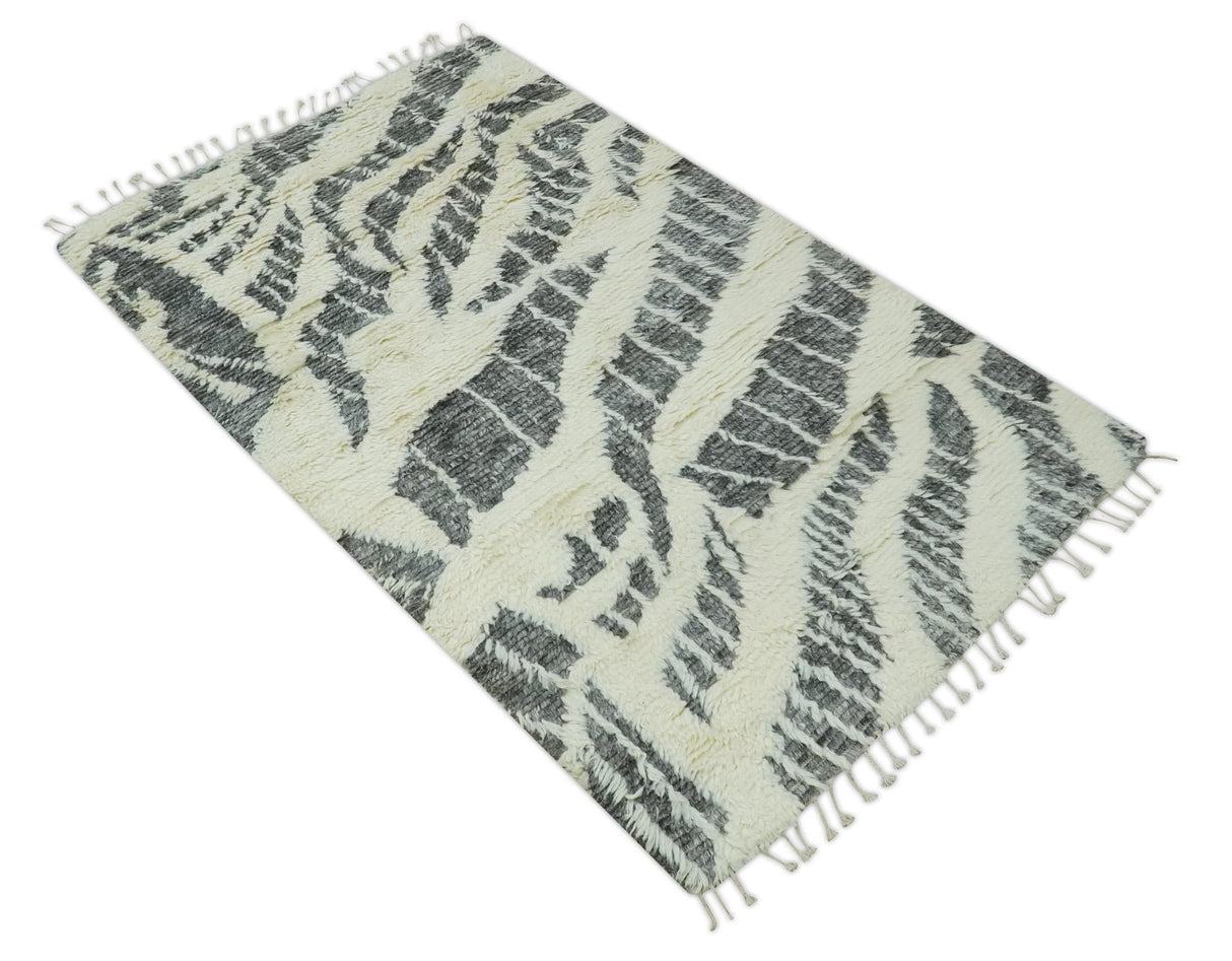Modern Abstract 5x8 Ivory and Charcoal Texture Moroccan Style Plush Pile wool Rug