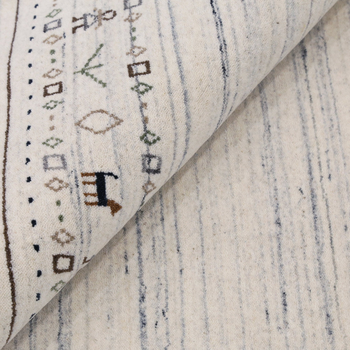 Ready to Ship Contemporary Ivory Design Hand Loomed Wool Rug
