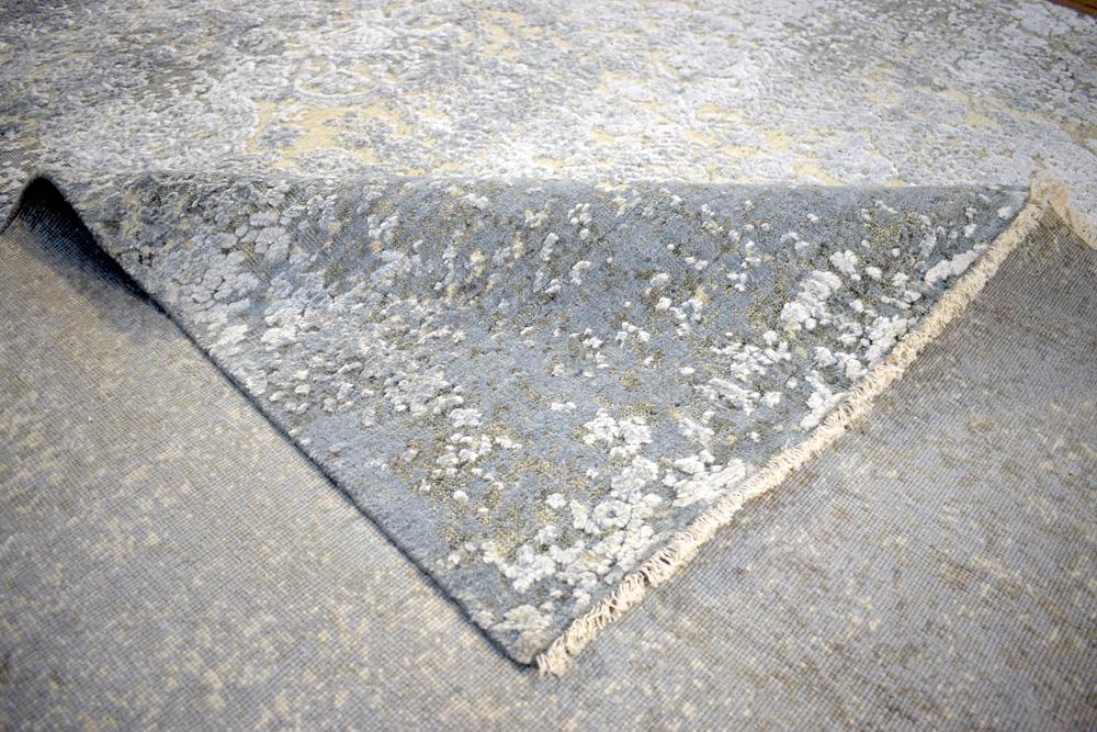 Silver and Charcoal 8x10 Rug Traditional Handmade Wool and Bamboo Silk Area Rug | TRD1788810