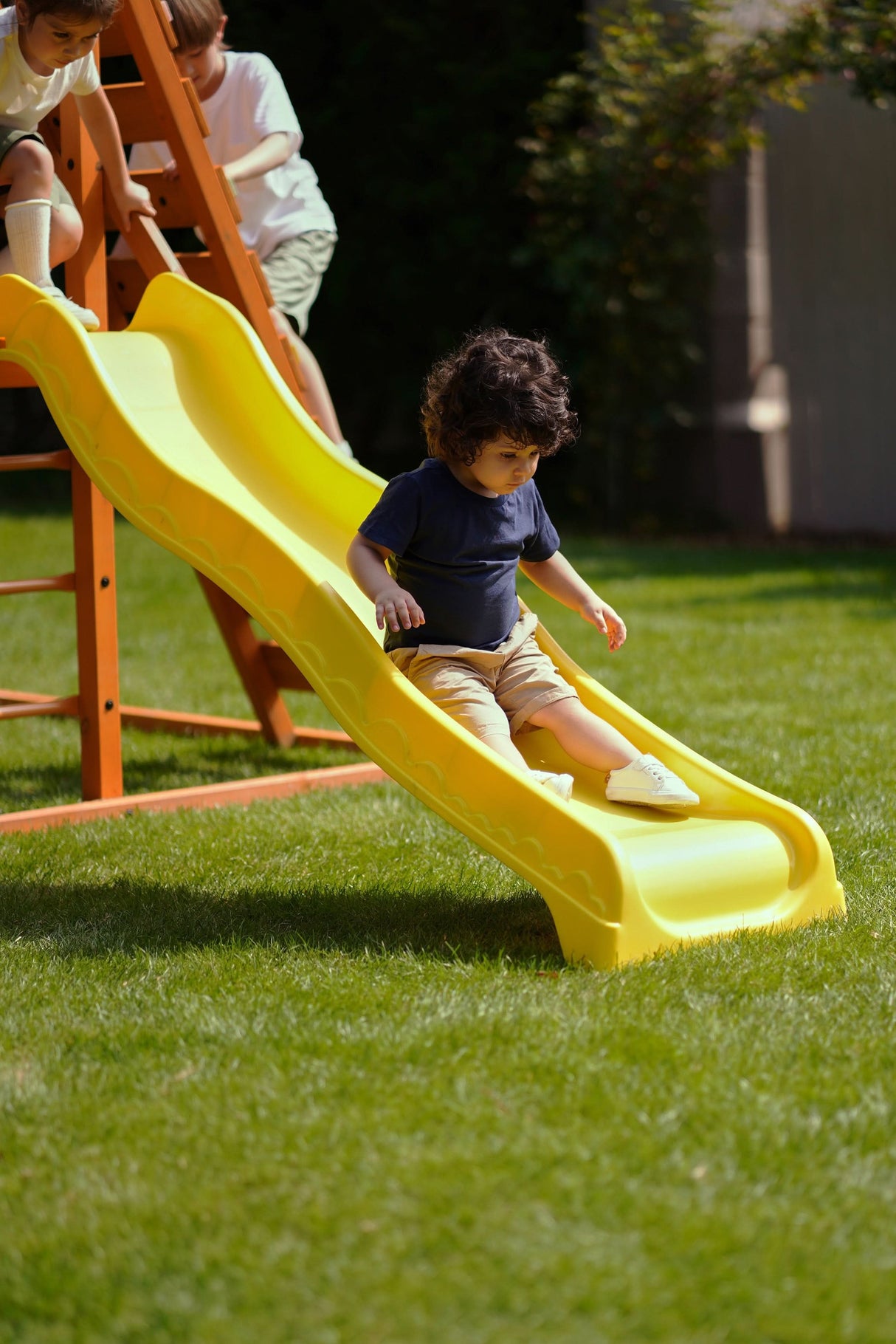 Sycamore Backyard Climbing Set – 2 Swings, Trapeze Bar & Outdoor Fun