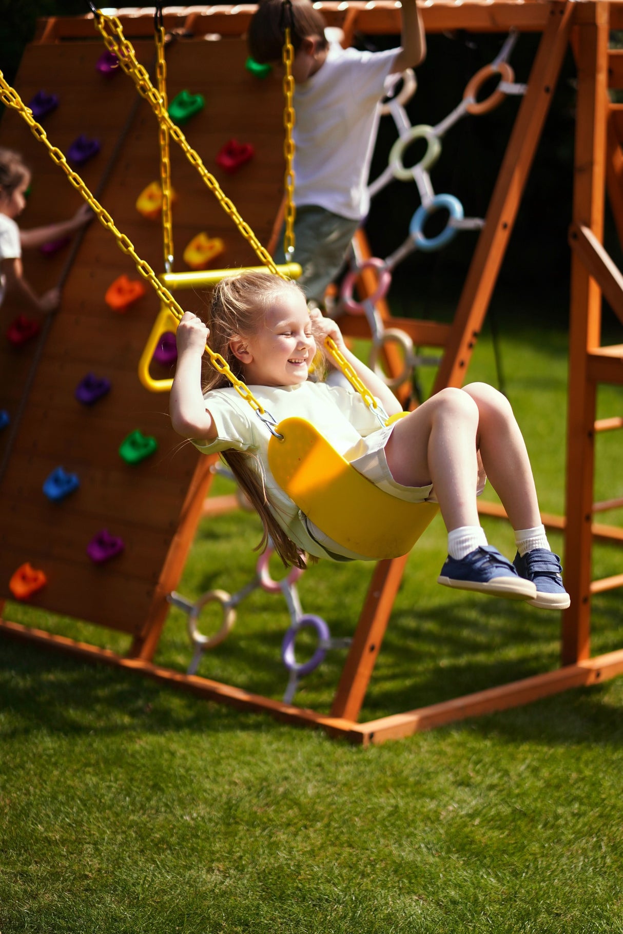 Sycamore Backyard Climbing Set – 2 Swings, Trapeze Bar & Outdoor Fun