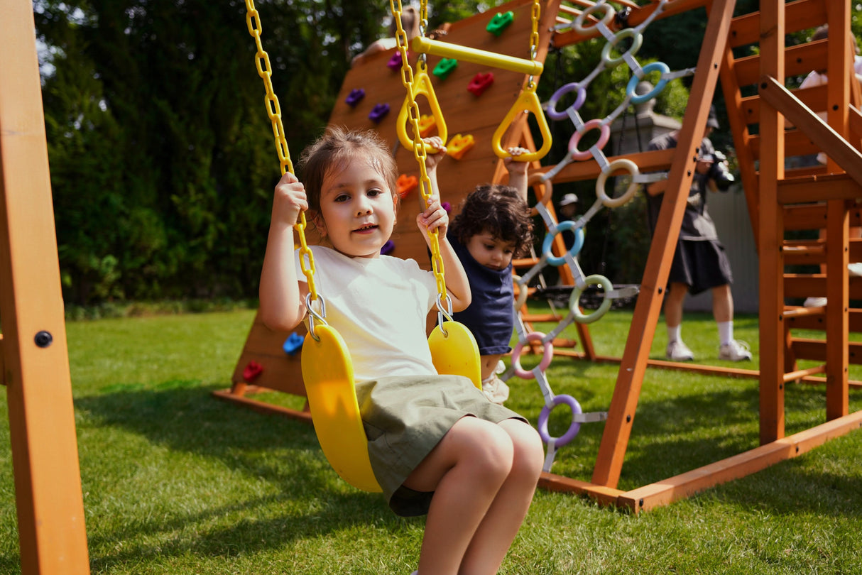Sycamore Backyard Climbing Set – 2 Swings, Trapeze Bar & Outdoor Fun