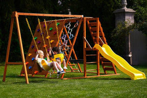 Sycamore Backyard Climbing Set – 2 Swings, Trapeze Bar & Outdoor Fun