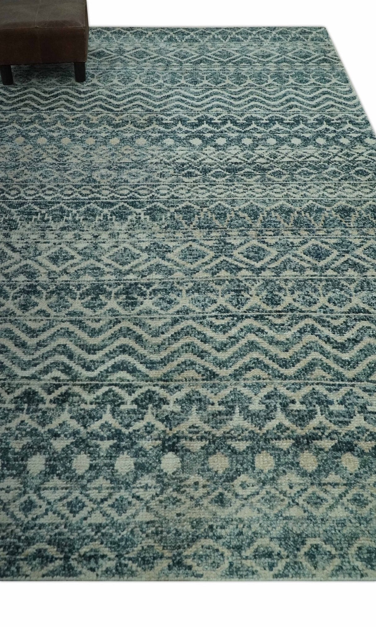 Teal and Ivory 5.6x8.6 Southwestern Tribal Trellis Recycled Art Silk Area Rug
