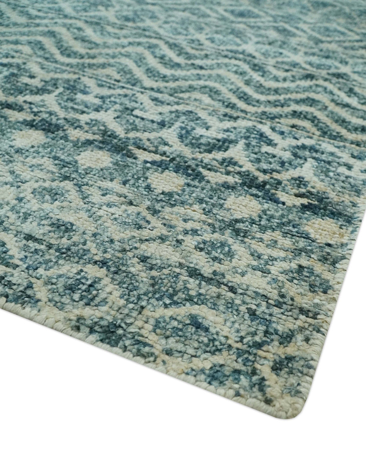 Teal and Ivory 5.6x8.6 Southwestern Tribal Trellis Recycled Art Silk Area Rug